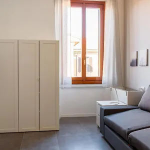 https://newly-renovated-loft-near-centrale.it-lombardy.com